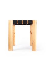 Banqueta de madera con trenzado