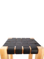 Banqueta de madera con trenzado