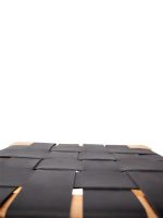 Banqueta de madera con trenzado