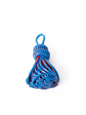 borla decorativa azul y roja piel